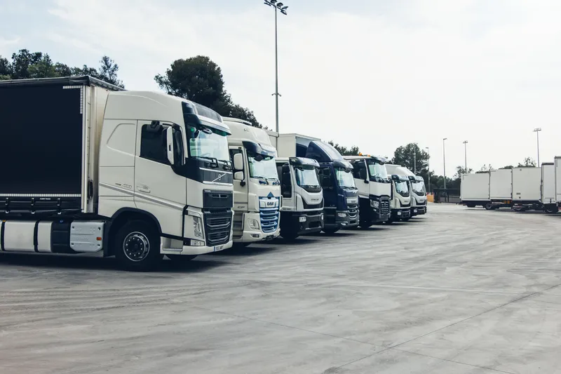 Parcela e instalaciones Rabert Trucks